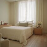 sypialnia w jasnych barwach  