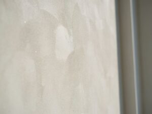 wykończenie elewacji tynkiem żywicznym