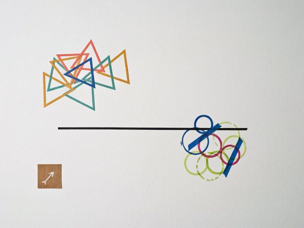 wzory geometryczne z taśmy na ścianie